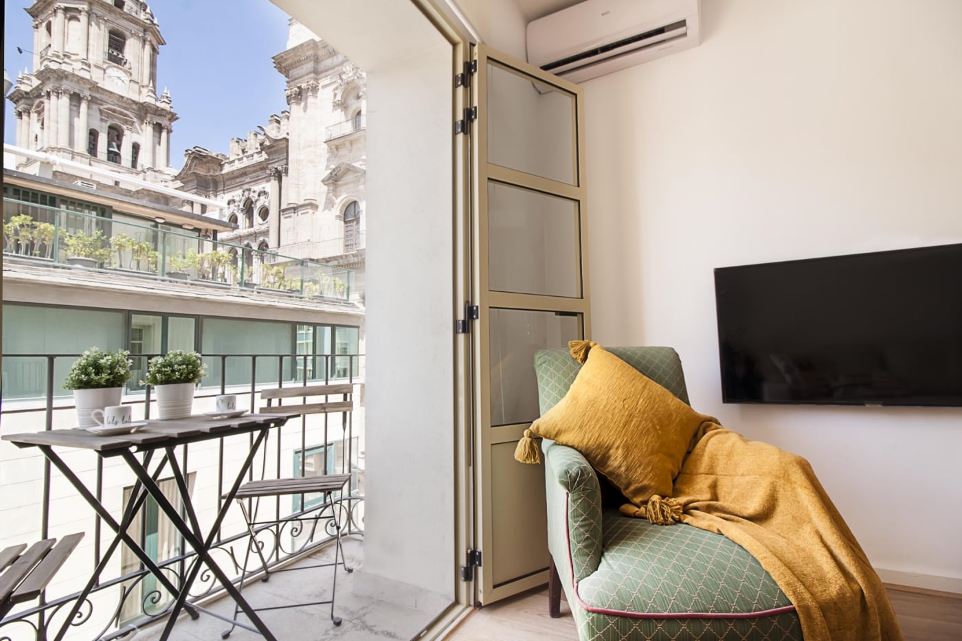 image Malaga Center Flat Cathedral Balcony Relax 3