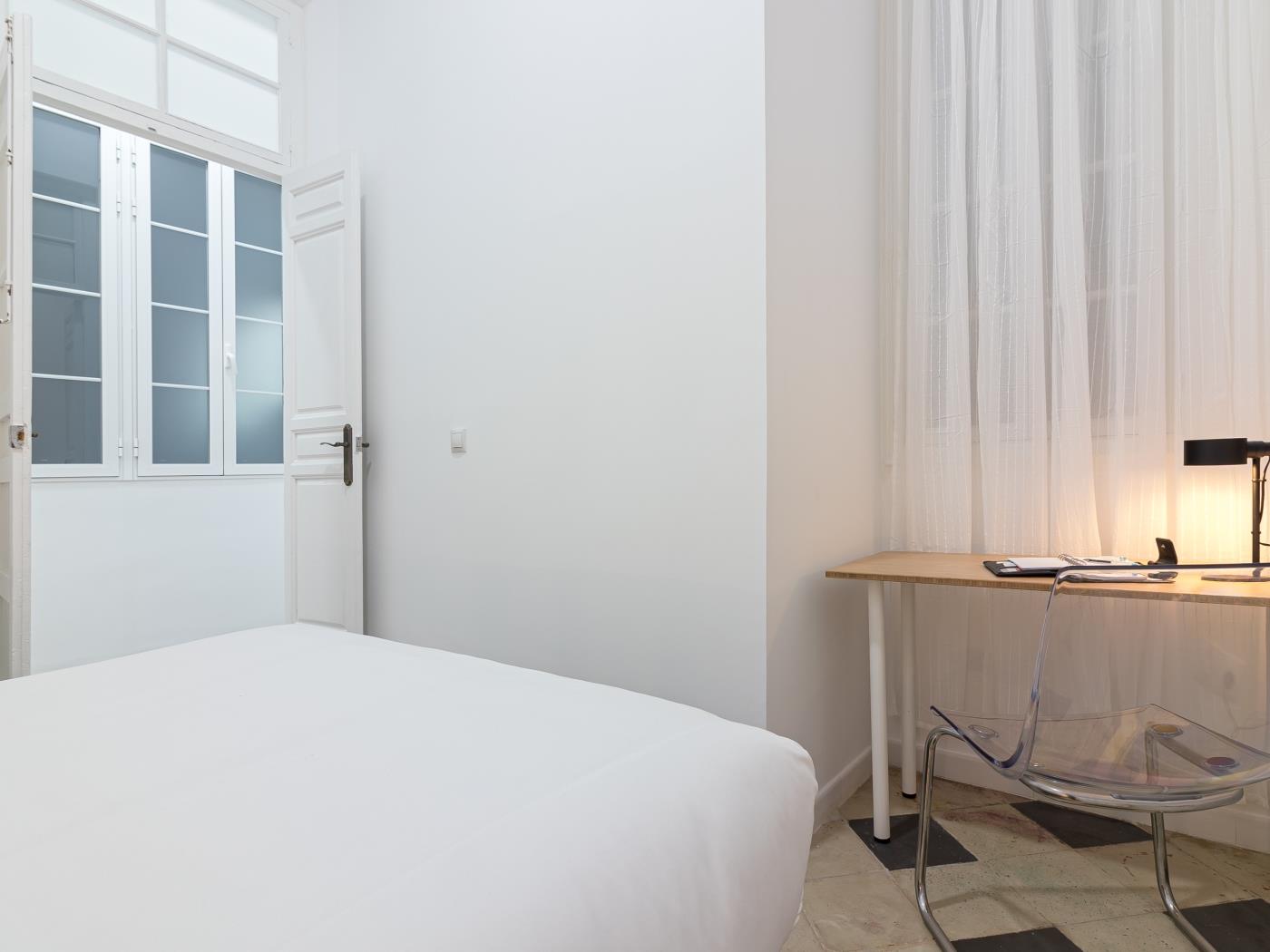 image Malaga Center Flat Balcony Picasso Plaza Merced 28